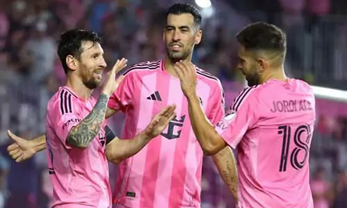 رد فعل ليونيل ميسي على اعتزال نجوم برشلونة السابقين بوسكيتس وجوردي ألبا